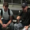 NR-Redakteur Dirk Sing (links) interviewte ERCI-Neuzugang Joe Motzko nach dessen Ankunft am Münchner Flughafen.