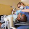 Fast drei Wochen hat sich die Dentalhygienikerin Katharina Hailer auf Madagaskar für die Hilfsorganisation „Mercy Ships“ ehrenamtlich der Zahnprobleme der Ärmsten angenommen.