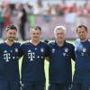 Der FC Bayern hat ein neues Trainerteam: Die beiden Co-Trainer Davide Ancelotti und Willy Sagnol, Cheftrainer Carlo Ancelotti und Torwarttrainer Toni Tapalovic (v.l.n.r.).