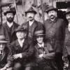 Ein Bild aus dem Jahr 1912. Im damaligen Vorstand waren auch noch zwei Gründerväter aktiv: Ludwig Auer in der hinteren Reihe der Vierte von links. Sitzend in der Mitte ist Cornelius Deschauer abgebildet.  	

