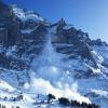 Immer wieder gehen in den Alpen mächtige Lawinen ab. Derzeit ist die Situation besonders angespannt. Bergführer Bernd Zehetleitner rät, as Unfallszenario immer wieder zu üben.