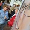 Ministerpräsidentin Annegret Kramp-Karrenbauer am Samstag beim Straßenwahlkampf in Saarbrücken.  	