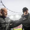 Der damalige BVB-Trainer Peter Bosz (links) und Bayer-Coach Heiko Herrlich vor einem Jahr: Nun ersetzt der eine den anderen bei Leverkusen.