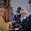 Goldene Hochzeit feierten Günter und Marlene Füllenbach. Monsignore i.R. Pfarrer Johannes Schmidt segnete das Jubelpaar und lud beim Festgottesdienst zum Innehalten ein.  	