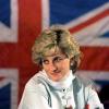Prinzessin Diana 1996 vor der britischen Fahne. In diesem Jahr trennt sich das Paar nach einem medialen Ehekrieg.
