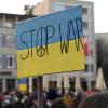 Eine Demo gegen den Krieg in der Ukraine findet nun ebenfalls am Montagabend in Augsburg statt. Zunächst war bei der Stadt eine prorussische Versammlung angekündigt worden.