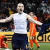 epa02245492 Spain's Andres Iniesta celebrates after scoring the 1-0 lead during the FIFA World Cup 2010 Final match between the Netherlands and Spain at the Soccer City stadium outside Johannesburg, South Africa, 11 July 2010. EPA/KERIM OKTEN Please refer to www.epa.eu/downloads/FIFA-WorldCup2010-Terms-and-Conditions.pdf +++(c) dpa - Bildfunk+++