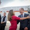 Freude über neue deutsche Nachfrage: Kanadas Vize-Premier- und Finanzministerin Chrystia Freeland nimmt Kanzler Olaf Scholz am Flughafen in Montreal herzlich im Empfang.  