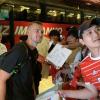 Matthijs de Ligt bei der Ankunft des FC Bayern in Tokio.