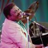 Fats Domino 1993 beim Jazz Festival in Montreux (Schweiz) auf. Jetzt ist einer der letzten großen Rock‘n‘Roller in den Musikhimmel aufgefahren.