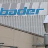 Seit einiger Zeit steht fest, dass die Firma Bader ihren Stammsitz in Senden schließt. Mitarbeiter und Gläubiger der Firma sind sauer – unter anderem zeigten sie das auf einer Gläubigerversammlung.  	