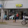 Auch die Tedi-Filiale in der Augsburger Bahnhofstraße hatte am Mittwoch geöffnet. 	