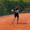 Beim Tennis: Tobias Walter spielt für den SV Weichering.  	