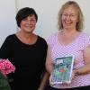 Ein Kochbuch mit Rezepten und Geschichten von Adelzhauser Senioren haben Margret Schmaus (links) und Anita Siemann-Wahl herausgebracht. 	