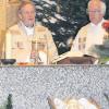 Am Altar von St. Martinus, Dietenheim, feierte Kardinal Walter Kaspar (links) zusammen mit Pfarrer Gerhard Bundschuh einen Festgottesdienst. 