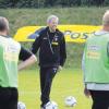 Wenn der Chef Spaß hat: Gladbachs Trainer Lucien Favre ließ seine Mannschaft in Bad Wörishofen oft mit dem Ball trainieren. Die dankte es ihm mit gutem Einsatz bis zur letzten Trainingseinheit. 