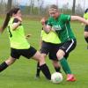 Athletiks Julia Bruckmeier (rechts) setzt sich in dieser Szene gegen Nicole Seefried vom FC Maihingen durch. 	