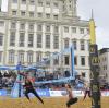 Der Regen hielt die Volleyball-Freunde nicht ab, die Spieler vor Ort zu unterstützen. Vor allem am Sonntag füllten sich auf dem Augsburger Rathausplatz die Tribünen. 	