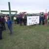 Bei einer Mahnwache am Ortsrand von Leeder protestierten Landwirte aus der Region gegen die aktuelle Politik.