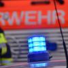 Für zwei Stunden musste die Feuerwehr den Verkehr an der B 16-Kreuzung in Niederraunau beim Grünen Baum umleiten wegen eines Verkehrsunfalls.