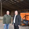 Der Abfallwirtschaftsverband hat nach rund 30 Jahren den Recyclinghof in Kaisheim aufgegeben. Im Bild: AWV-Werkleiter Gerhard Wiedemann (links) und Bürgermeister Martin Scharr.
