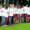 Im letzten Saisonspiel gegen Apfeldorf trugen die Spieler vom TSV Rott "Dankeschön"-T-Shirts und verabschiedeten Sigi Erhard auf diese Weise.