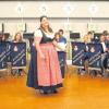 Das Jugendblasorchester unter Leitung von Caroline Pröll spielte beim Adventsnachmittag im Erlinger Schützenheim. 