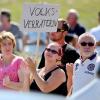 Beim Besuch von Angela Merkel im sächsischen Heidenau skandierten Demonstranten "Volksverräter" - ein politischer Kampfbegriff aus der NS-Zeit.