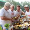 So sehen Sieger aus: (von links) Kurt Horbasz, Hans Miller, Martin Klaus und Klaus Hill vom Team „Wertinger Koch-Klub für Männer“ konnten die Jury beim Barbecue-Wettbewerb überzeugen. 