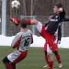 Ivan Petrovic (am Ball), der 19-jährige Neuzugang, machte beim Auftaktsieg des TSV Friedberg über die DJK Lechhausen eine sehr gute Figur.