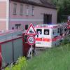 In der Wörnitz in Harburg ist ein 80-Jähriger ertrunken. Ein größeres Aufgebot an Rettungskräften war vor Ort.