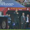 Trainer Thomas Tuchel vom FC Bayern München gestikuliert am Spielfeldrand.
