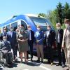 Gruppenbild am Aichacher Bahnhof mit der Bayerischen Verkehrsministerin Kerstin Schreyer. Im Beisein von unter anderem mehreren Kommunalpolitikern aus dem Wittelsbacher Land verkündete Schreyer, dass die Bahnhöfe in Aichach, Dasing und Radersdorf barrierefrei ausgebaut werden.