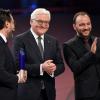 Bundespräsident Frank-Walter Steinmeier überreicht in Berlin den Deutschen Zukunftspreise 2017 an Sami Haddadin (l) und Simon Haddadin von der Leibniz Universität Hannover.