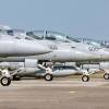 Jets vom Typ F18 der US-Marine parken auf dem Luftwaffenstützpunkt Hohn. Sie werden an der Übung «Air Defender 23» teilnehmen.