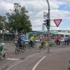 Die Fahrrad-Demo in Donauwörth führte von Riedlingen aus ins Donauwörther Ried. Die Polizei riegelte die Strecke für die rund 50 Teilnehmerinnen und Teilnehmer ab. Ihnen geht es um mehr Sicherheit.