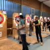 Fokussierte Darts-Spieler beim Turnier in Megesheim.