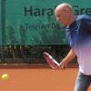 Günter Seelos sagt selbst von sich, dass er beim Tennis nicht so gut sei. Mit den Herren 55 des TC Aichach spielt er immerhin Bayernliga . . . . 