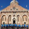 Die Leahada Radler am Ziel an der Basilika des heiligen Antonius in Padua. 	