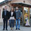 Die Licitras betreiben seit Kurzem den Kiosk in Altenstadt. Von links: Michele, Alexandra und ihr Mann Salvatore Licitra. 