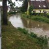 Dieses Bild entstand vor fast genau zwei Jahren. Der Brunnenbach in Mörslingen ist nach Starkregen extrem voll gelaufen. 
