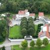 Dieses Anwesen in Altenstadt-Illereichen steht zum Verkauf. 2001 wurde die Villa im Auftrag von Klaus Harisch erbaut. Und ist nun die teuerste Villa auf dem Markt weit und breit. 