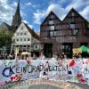 Aktivistinnen und Aktivisten Fridays for Future haben in Ulm vor dem Rathaus dafür demonstriert, dass die Stadt mehr für die eigene Klimaneutralität unternimmt.