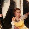 Hannah Moreth als Roxane in der Theaterproduktion „Cyrano“ in Landsberg. Im Bild mit Johannes Schön. 