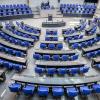 Blick in den leeren Plenarsaal vor Beginn der Sitzung im Bundestag. Am 20.10. wird in Karlsruhe offiziell eine Verfassungsbeschwerde gegen das neue Wahlrecht eingereicht.