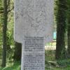 Dieses Mahnmal erinnert in Marxheim an zwölf deutsche Soldaten. 	 