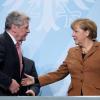 Bundeskanzlerin Angela Merkel wird nach der Nominierung von Joachim Gauck von der Presse einerseits gelobt, andererseits belächelt.