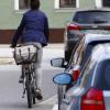 Oft werden Radfahrer auf die Fahrbahn gezwungen. 	