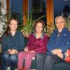 Dr. Rut Roos aus Langerringen in der Mitte mit ihrem Ehemann Heinz
und der Tochter Stefanie.