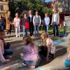 In Nördlingen fand die Eröffnung der Interkulturelle Tage statt. Unser Bild zeigt (von links) Birgit Huang, Birgit Langseder, Birgit Obermair, Ingrid Wörlen, Raimond Eberle, David Wittner, Gabi Burger und Johannes Beck. 	„Schülerinnen und Schüler arbeiten an einem Street-Art-Projekt, das mit seiner bunten Vielfalt und allen zeigt – offen geht.“